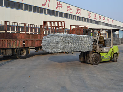 生態(tài)雷諾護(hù)墊車間展示